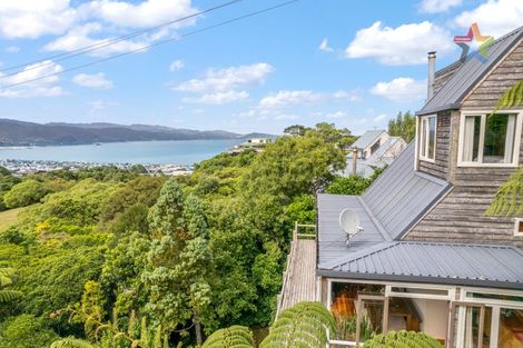 Photo of property in 22 Maungaraki Road, Korokoro, Lower Hutt, 5012