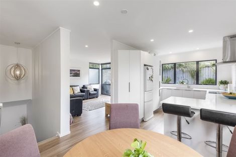 Photo of property in 1/9 Ellenbury Place, Stanmore Bay, Whangaparaoa, 0932