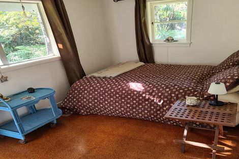 Photo of property in 10-12 Glenesk Road, Piha, New Lynn, 0772