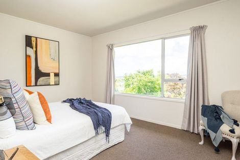 Photo of property in 2/218 East Coast Road, Forrest Hill, Auckland, 0620