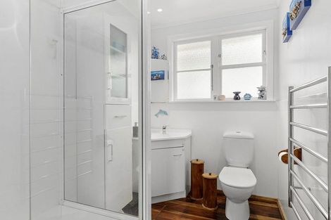 Photo of property in 302 Stokes Valley Road, Stokes Valley, Lower Hutt, 5019