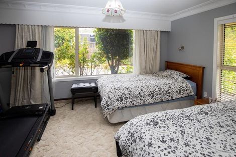 Photo of property in 77 Glenross Street, Glenross, Dunedin, 9011