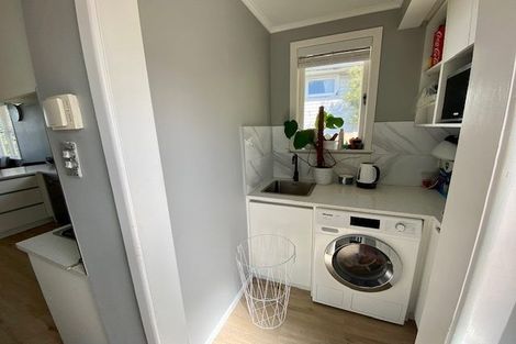 Photo of property in 8 Kelwyn Road, Kelston, Auckland, 0602