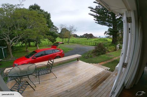 Photo of property in 28 Bertram Road, Kawakawa Bay, Papakura, 2585