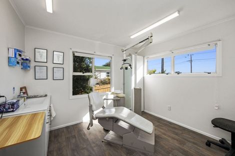 Photo of property in 154 Carlisle Road, Northcross, Auckland, 0632