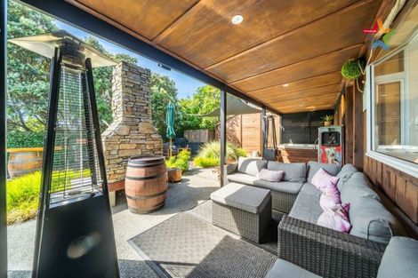 Photo of property in 15 Summit Road, Fairfield, Lower Hutt, 5011