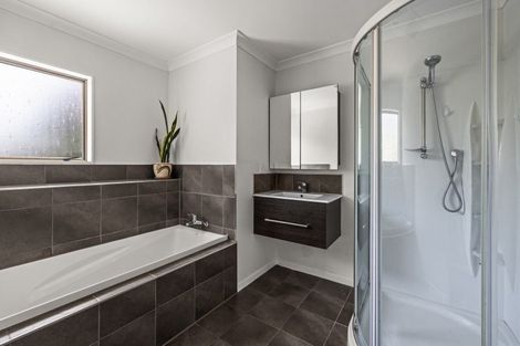 Photo of property in 22 Valerie Street, Clive, 4102