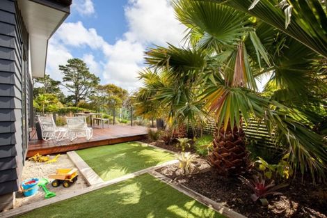 Photo of property in 2 Matau Lane, Ferndale, New Plymouth, 4310