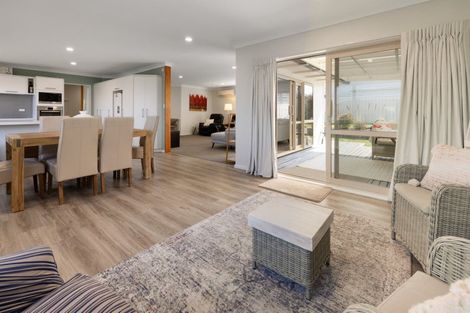 Photo of property in 60 Plateau Heights, Mount Maunganui, 3116