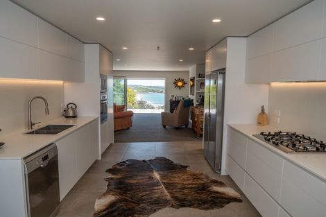 Photo of property in 16 Rangikapiti Road, Coopers Beach, 0420