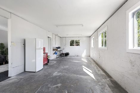 Photo of property in 51 Glanmire Road, Newlands, Wellington, 6037