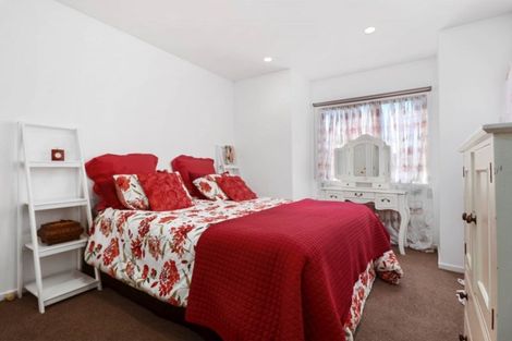Photo of property in 2 Ali Place, Ranui, Auckland, 0612