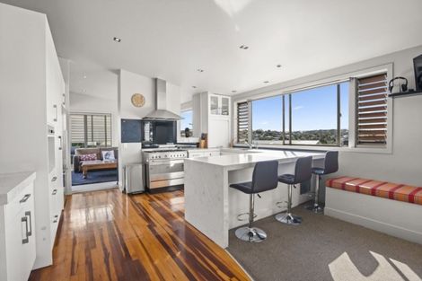 Photo of property in 28 Rothesay Bay Road, Rothesay Bay, Auckland, 0630