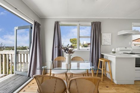 Photo of property in 897 East Coast Road, Northcross, Auckland, 0632
