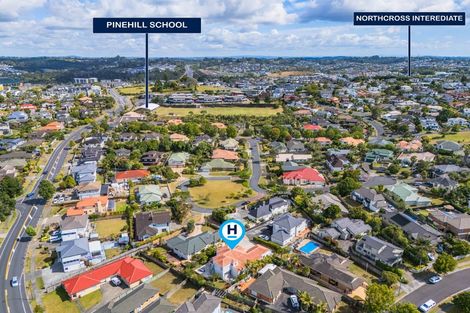 Photo of property in 21 Te Hoe Grove, Pinehill, Auckland, 0632