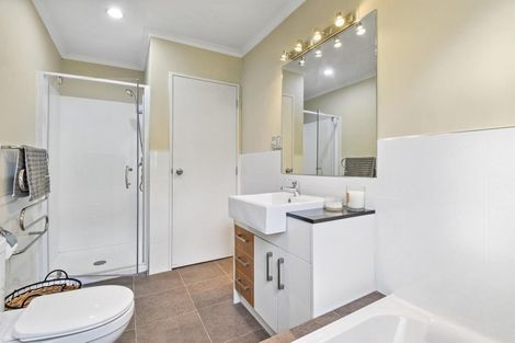 Photo of property in 38 Fairchild Avenue, Goodwood Heights, Auckland, 2105