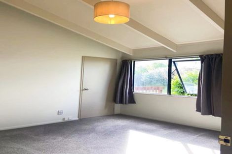 Photo of property in 97 Totaravale Drive, Totara Vale, Auckland, 0629
