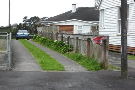 Photo of property in 15c Miro Street, Merrilands, New Plymouth, 4312