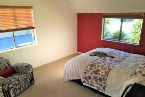 Photo of property in 2/22 Tree View Avenue, Glenfield, Auckland, 0629