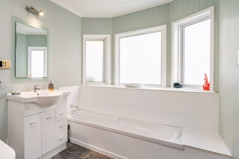 Photo of property in 473 Stokes Valley Road, Stokes Valley, Lower Hutt, 5019