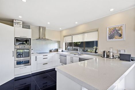 Photo of property in 20 Chatswood Grove, Chatswood, Auckland, 0626