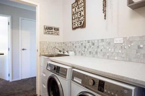 Photo of property in 398 Mangorei Road, Highlands Park, New Plymouth, 4312