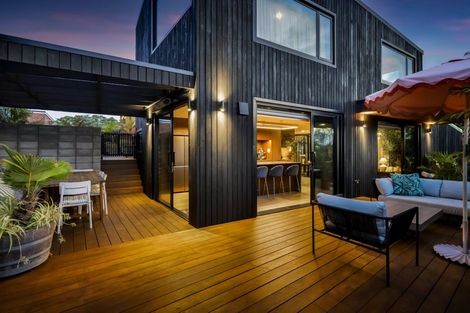 Photo of property in 12a Baring Terrace, Strandon, New Plymouth, 4312