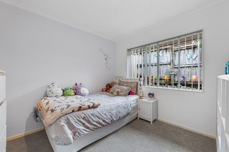 Photo of property in 16 Fernloche Place, Flat Bush, Auckland, 2016