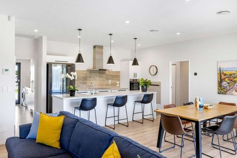 Photo of property in 11 Paradise Way, Amberley, 7410