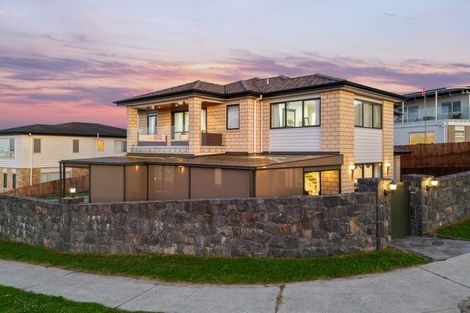 Photo of property in 2 Platinum Rise, Ranui, Auckland, 0612