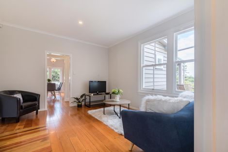 Photo of property in 33 Sunnyvale Road, Swanson, Auckland, 0614