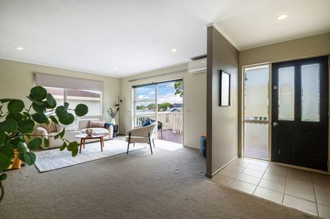 Photo of property in 1/44 Barbados Drive, Unsworth Heights, Auckland, 0632