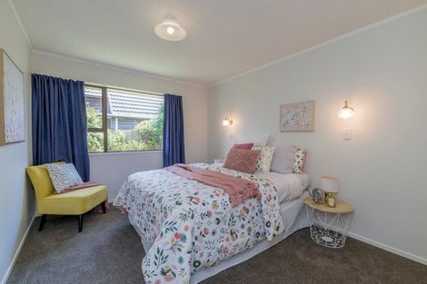 Photo of property in 18 Reeves Street, Waikanae Beach, Waikanae, 5036