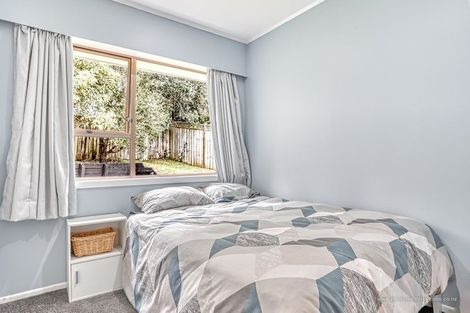 Photo of property in 2/33 Lowtherhurst Road, Massey, Auckland, 0614