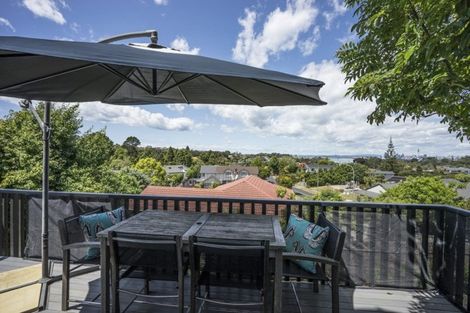 Photo of property in 131 Chelsea View Drive, Chatswood, Auckland, 0626