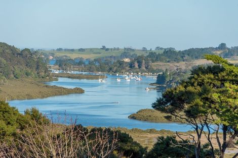 Photo of property in 201 Whangaparaoa Road, Red Beach, 0932