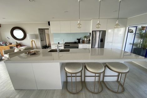 Photo of property in 121 Torkar Road, Clarks Beach, 2122