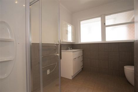 Photo of property in 6 Felgrove Street, Glendene, Auckland, 0602