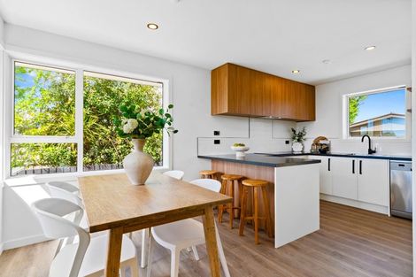 Photo of property in 17 Roberts Road, Hei Hei, Christchurch, 8042