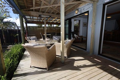 Photo of property in 988 Papamoa Beach Road, Papamoa Beach, Papamoa, 3118