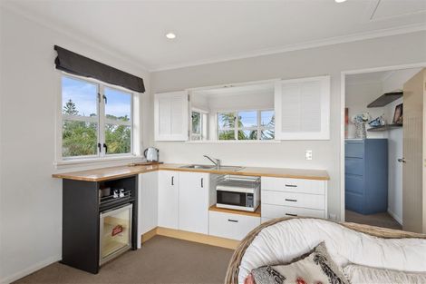 Photo of property in 113 Carlisle Road, Torbay, Auckland, 0632