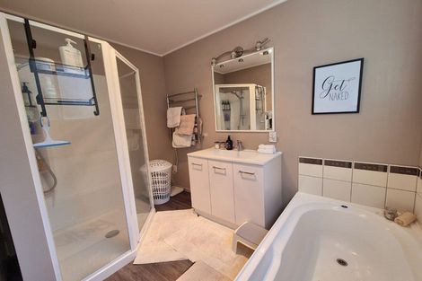 Photo of property in 22b Hillside Drive, Maoribank, Upper Hutt, 5018