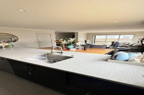 Photo of property in 8 Brindle Way, Newlands, Wellington, 6037