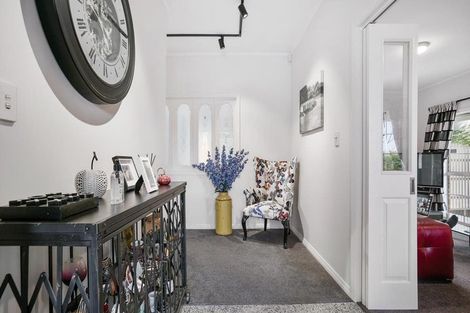 Photo of property in 11 Rifleman Rise, Unsworth Heights, Auckland, 0632