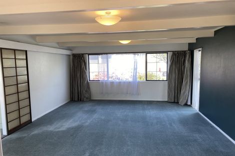 Photo of property in 98 Chelsea View Drive, Chatswood, Auckland, 0626