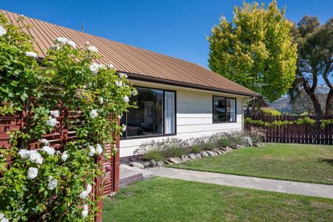 Photo of property in 15 Orchard Street, Clyde, 9330