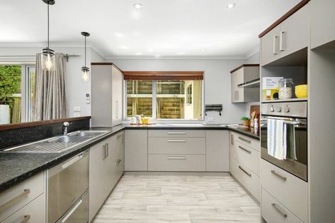 Photo of property in 16 Westwood Road, Tawa, Wellington, 5028