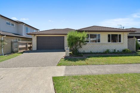 Photo of property in 74 Baverstock Road, Flat Bush, Auckland, 2016