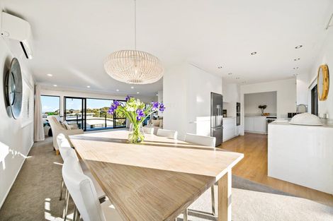 Photo of property in 86 Hebron Road, Waiake, Auckland, 0630