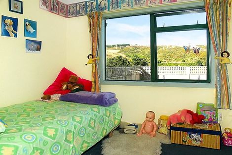 Photo of property in 21 Richmond Hill, Glenside, Wellington, 6037